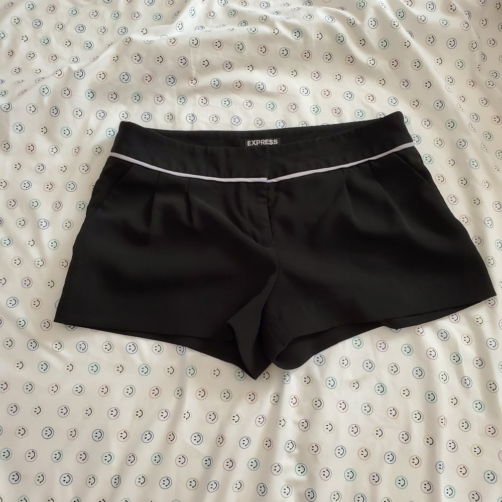 EXPRESS SHORTS SIZE 6